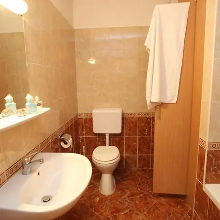 Apartmanhotel Hotel Lelle 2*