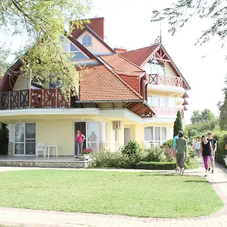 Hotel Lelle