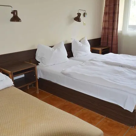 아파트호텔 Hotel Lelle 2*