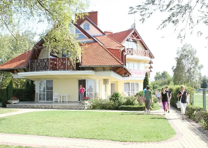 莱尔公园公寓式酒店